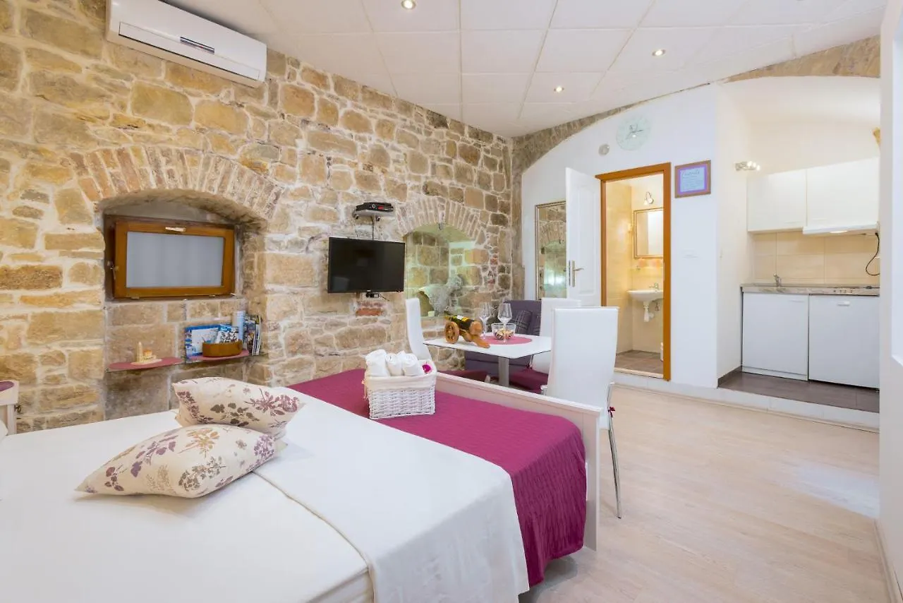 Original Split Palace Stone Walls Apartamento