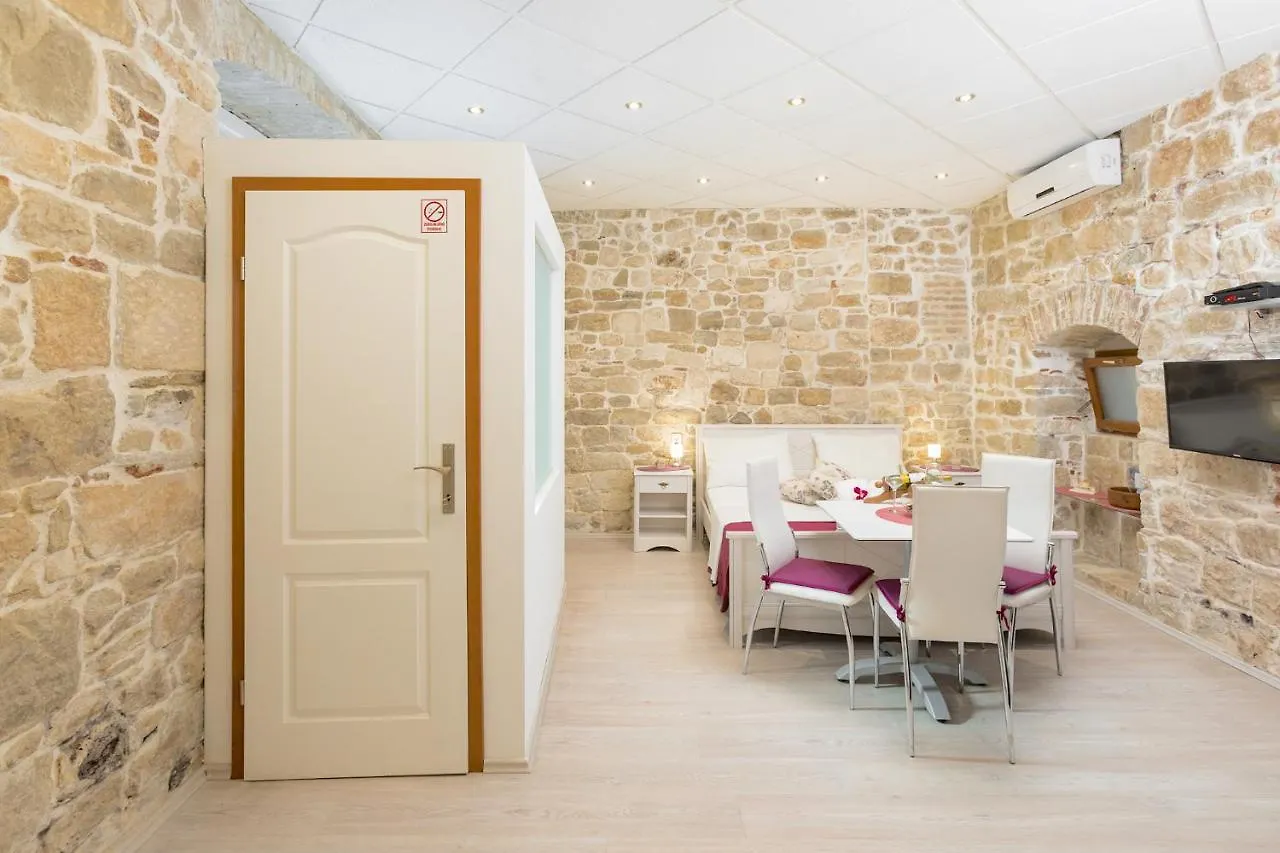 Original Split Palace Stone Walls Apartment 0*,